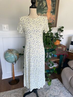 Vintage T & Company Floral Yellow Long Dress Pleated Top 90s Mom 6 Rayon